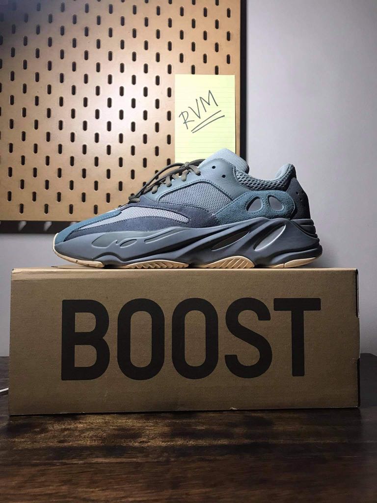 sizing yeezy 700