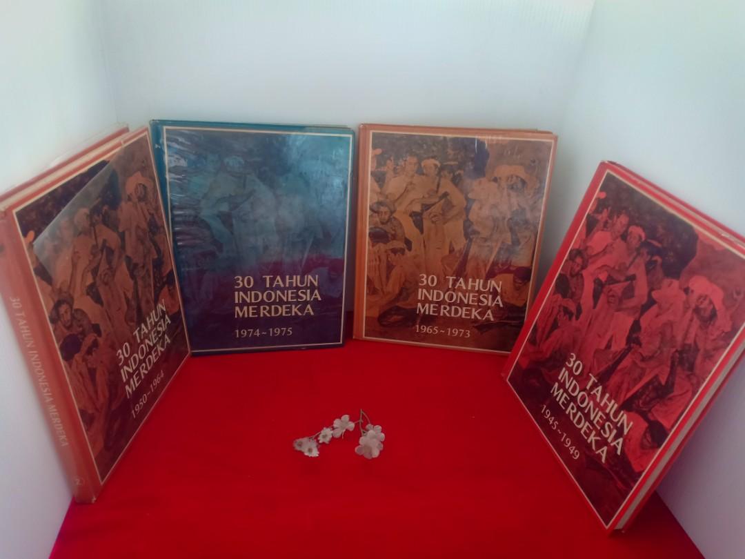 30 Tahun Indonesia Merdeka Buku Alat Tulis Buku Di Carousell