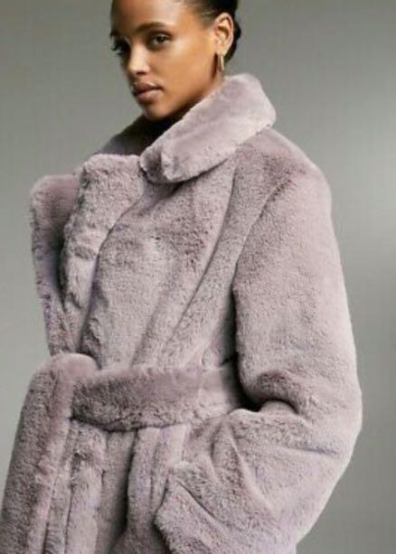 Aritzia Babaton Watt Faux Fur Coat Women s Fashion Clothes on Carousell