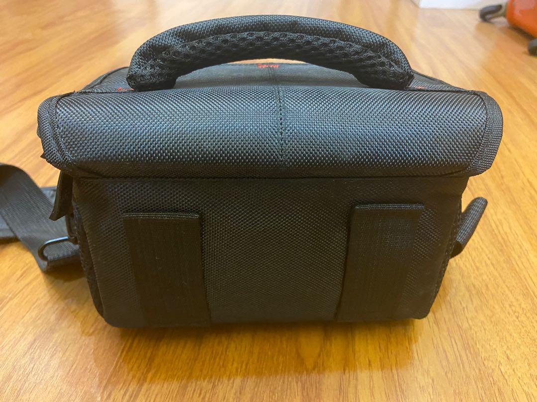 Camera Bag (Category: Cameras) located in Johor Bahru. Submitted by alexwong79 (Listing ID 1065732587, Image 3). Description: Look new , never use..