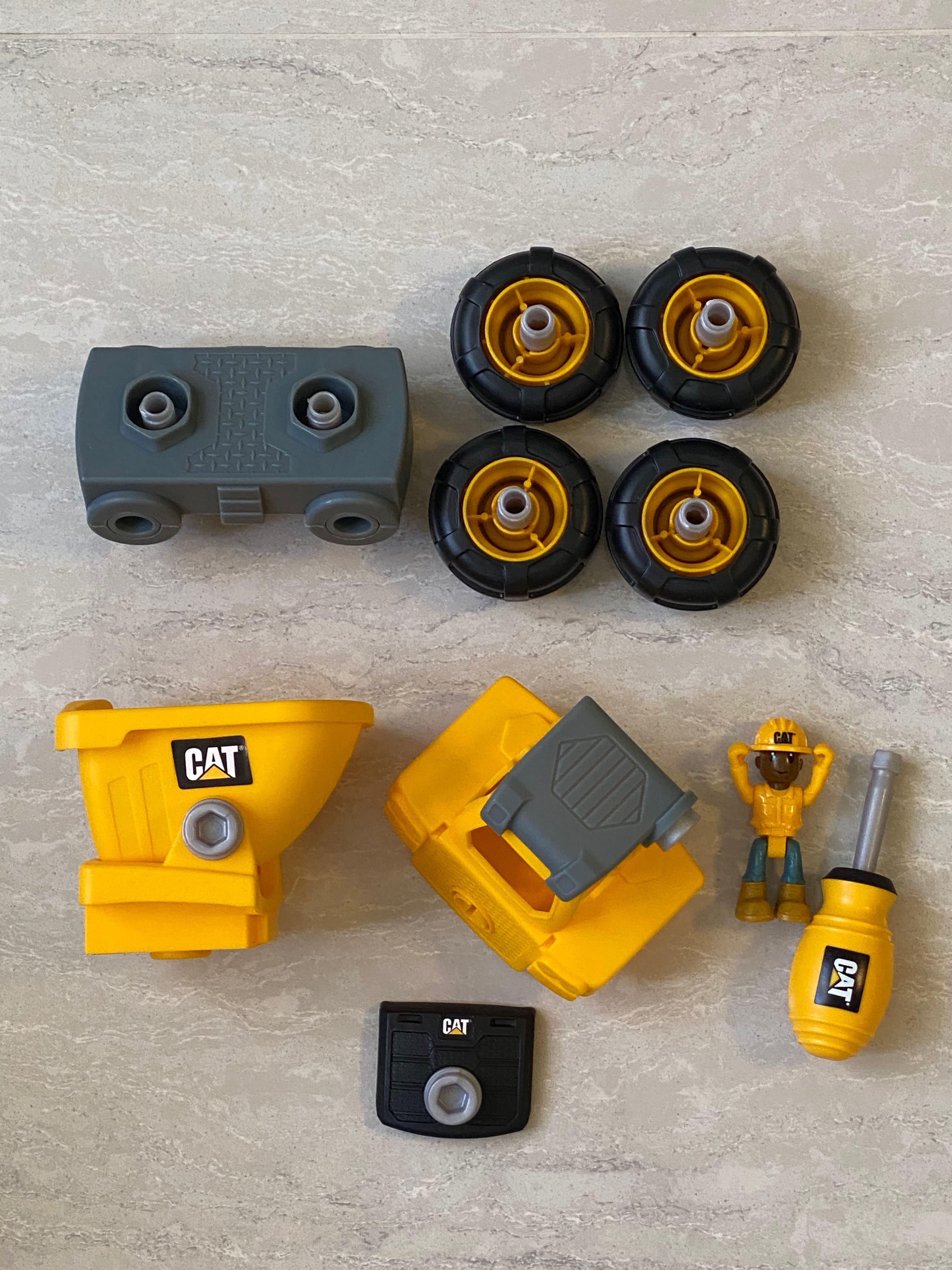 CAT toys - Build Your Own Dump Truck, 兒童＆孕婦用品, 嬰兒玩具