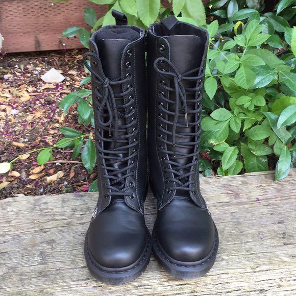 Dr martens anissa store