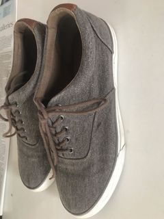 (Category: ) located in . Submitted by sneakerbeastt (Listing ID 1065585543, Image 1). Description: .