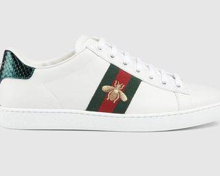 Gucci men low toped embroidered sneakers