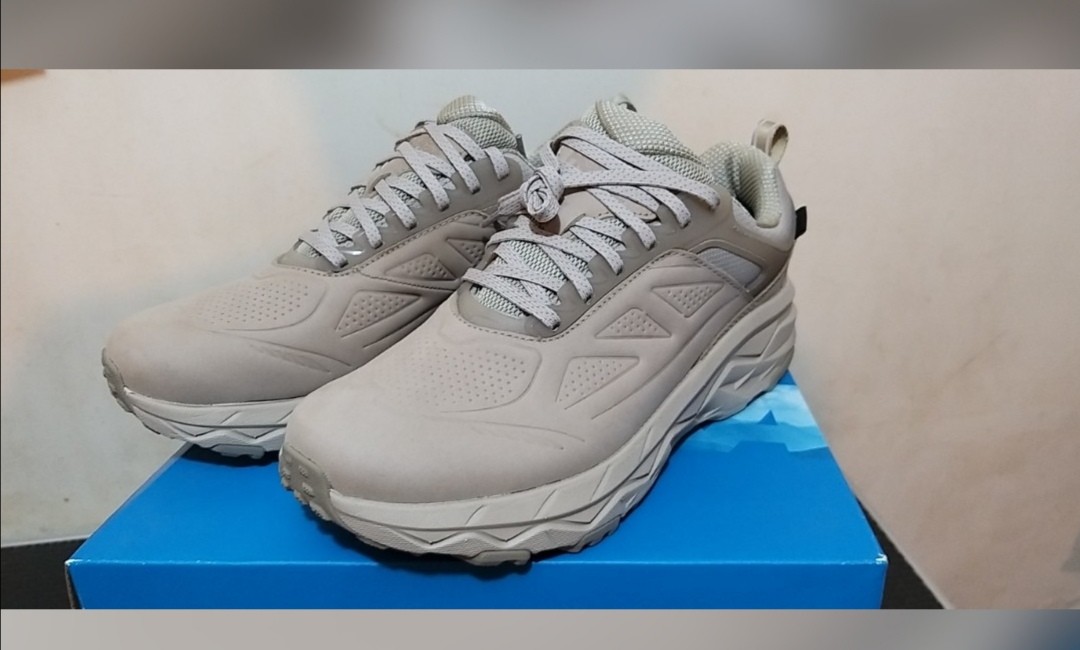 Hoka challenger low gtx wide, 男裝, 鞋, 波鞋- Carousell