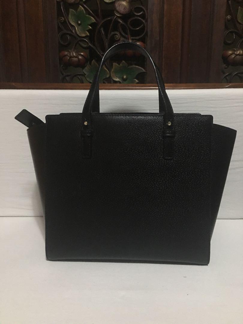 Kate Spade Bag and wallet set (Category: Luxury Bags & Wallets) located in Quezon City. Submitted by limebasil (Listing ID 1065651882, Image 3). Description: Guaranteed Authentic or your money back Kate Spade bag and wallet set Bag comes with long strap, card Wallet has 14 card slots, 1 interior compartment for bills, 1 zipped exterior compartment for coins. .