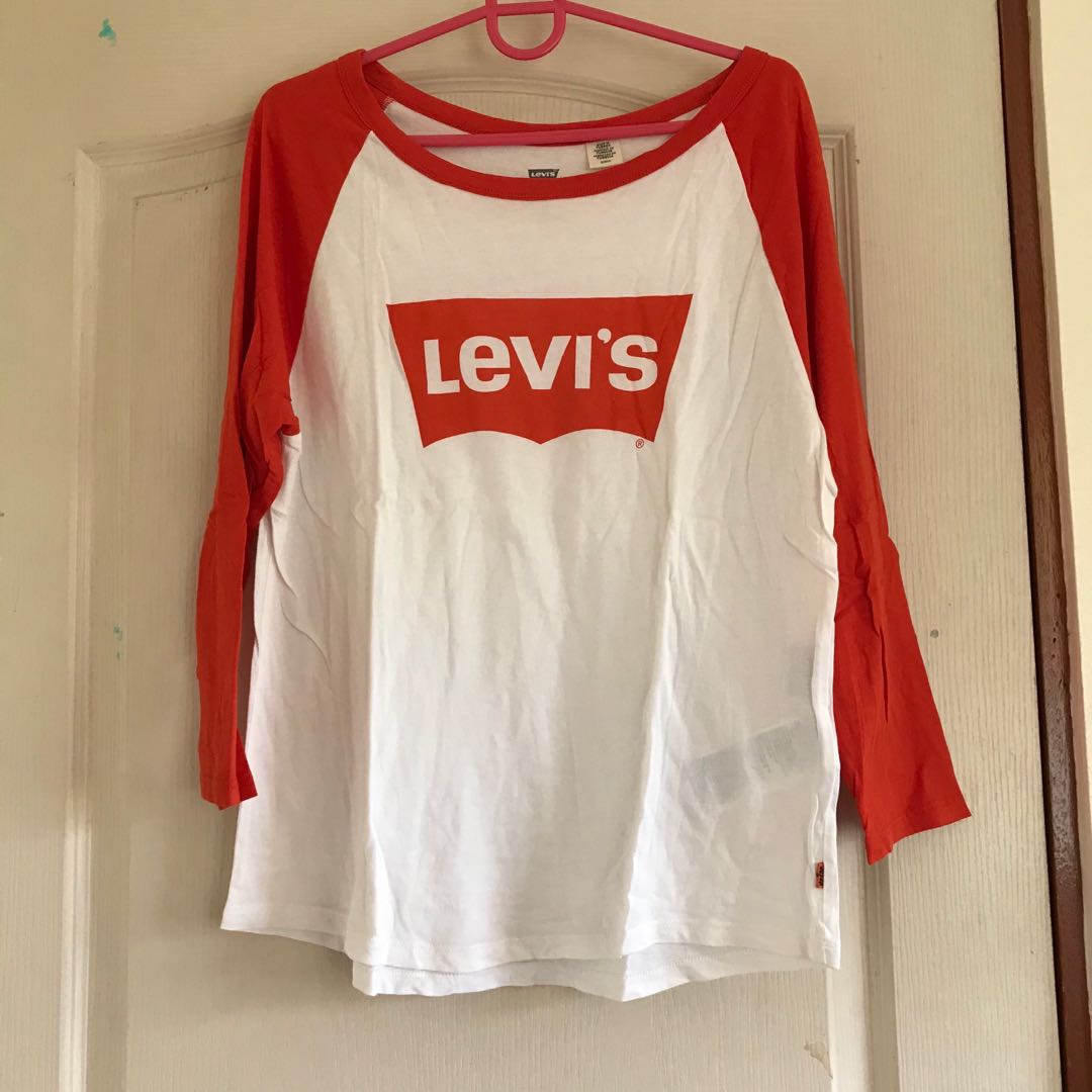 LEVI'S Baseball Tee, Women's Fashion, Tops, Shirts on Carousell