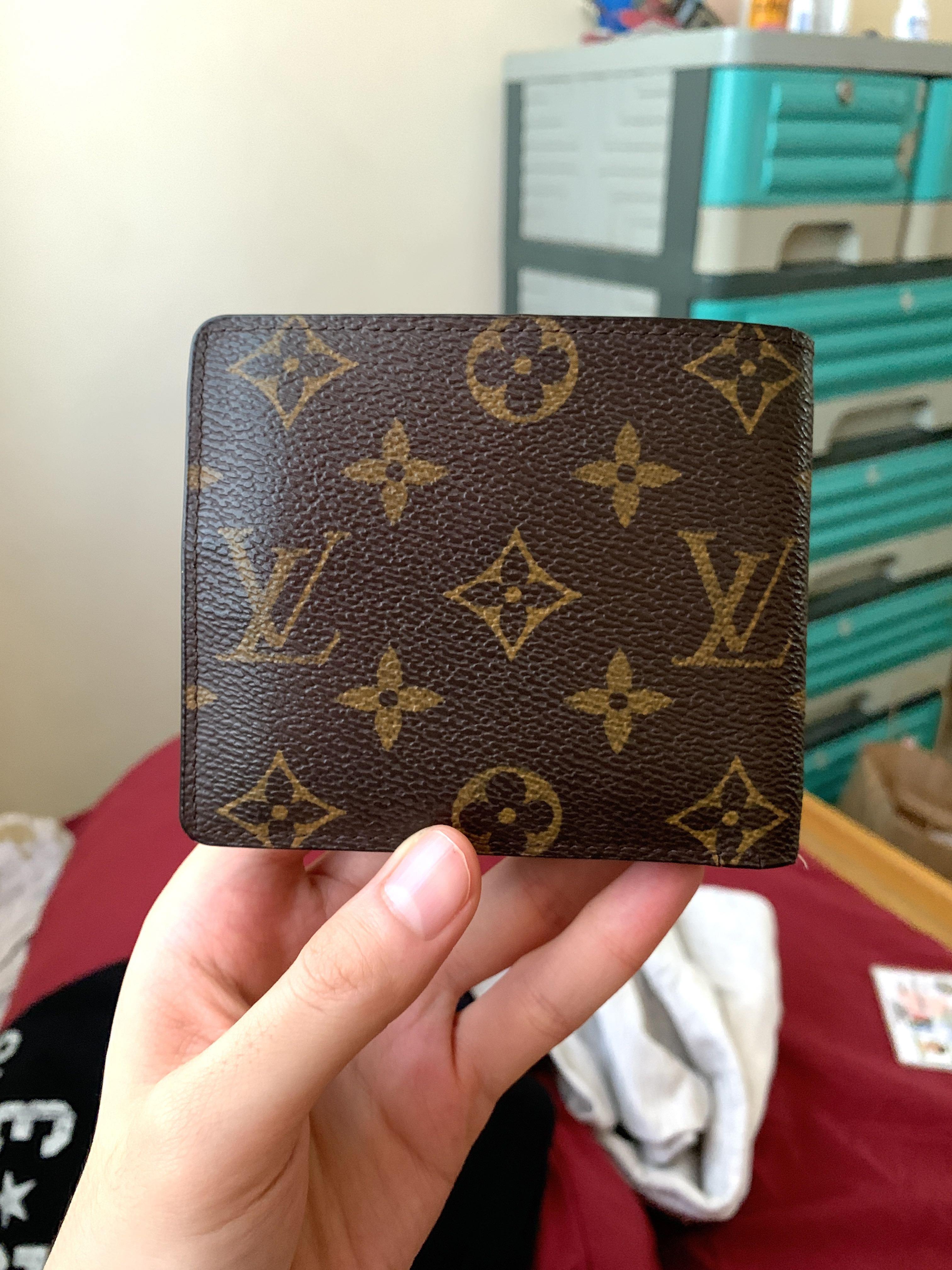 Authentic Louis Vuitton Monogram LV Men's Bifold Wallet, Luxury, Bags &  Wallets on Carousell