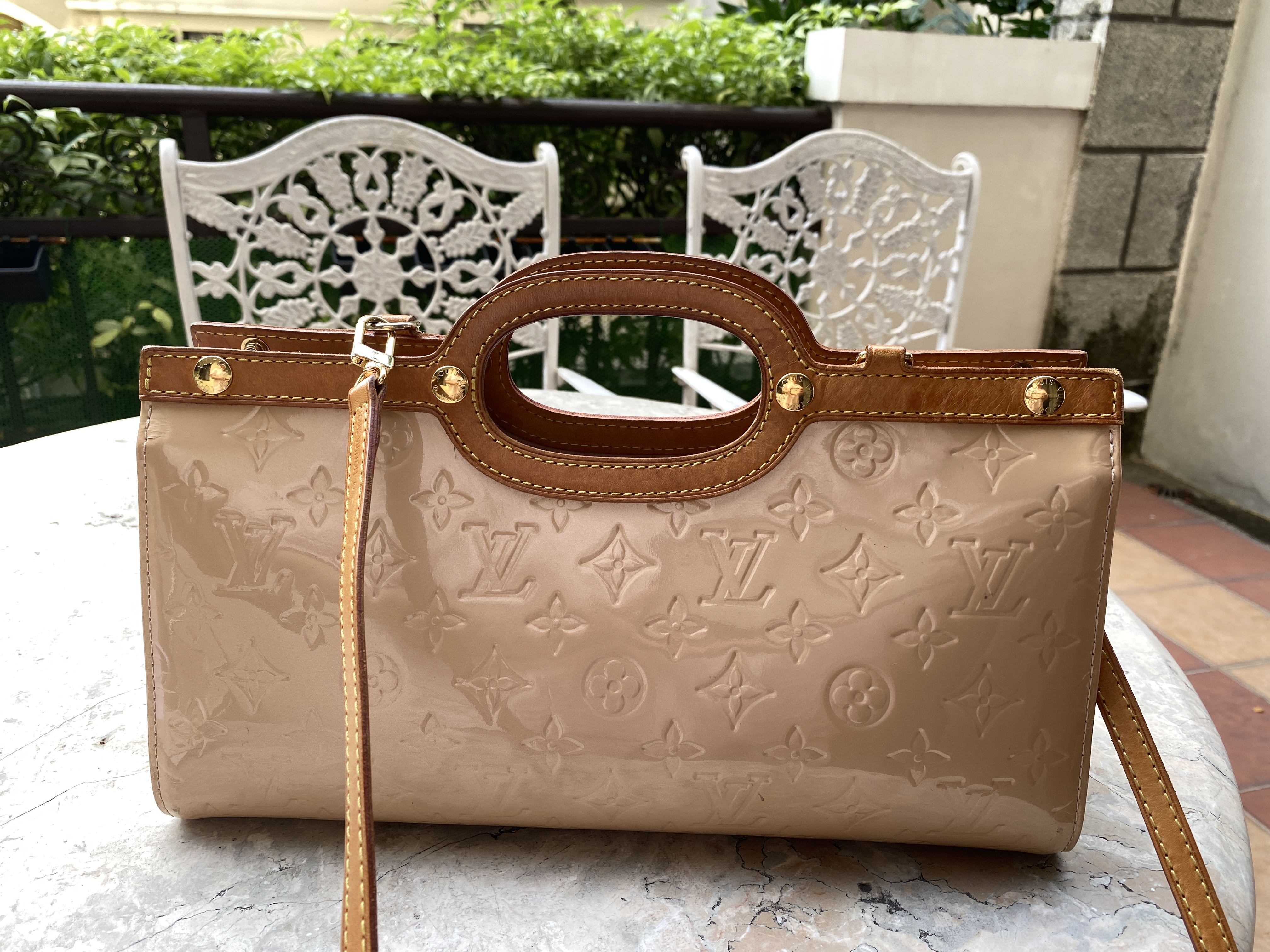 Louis Vuitton vernis roxbury drive shoulder bag, Luxury, Bags