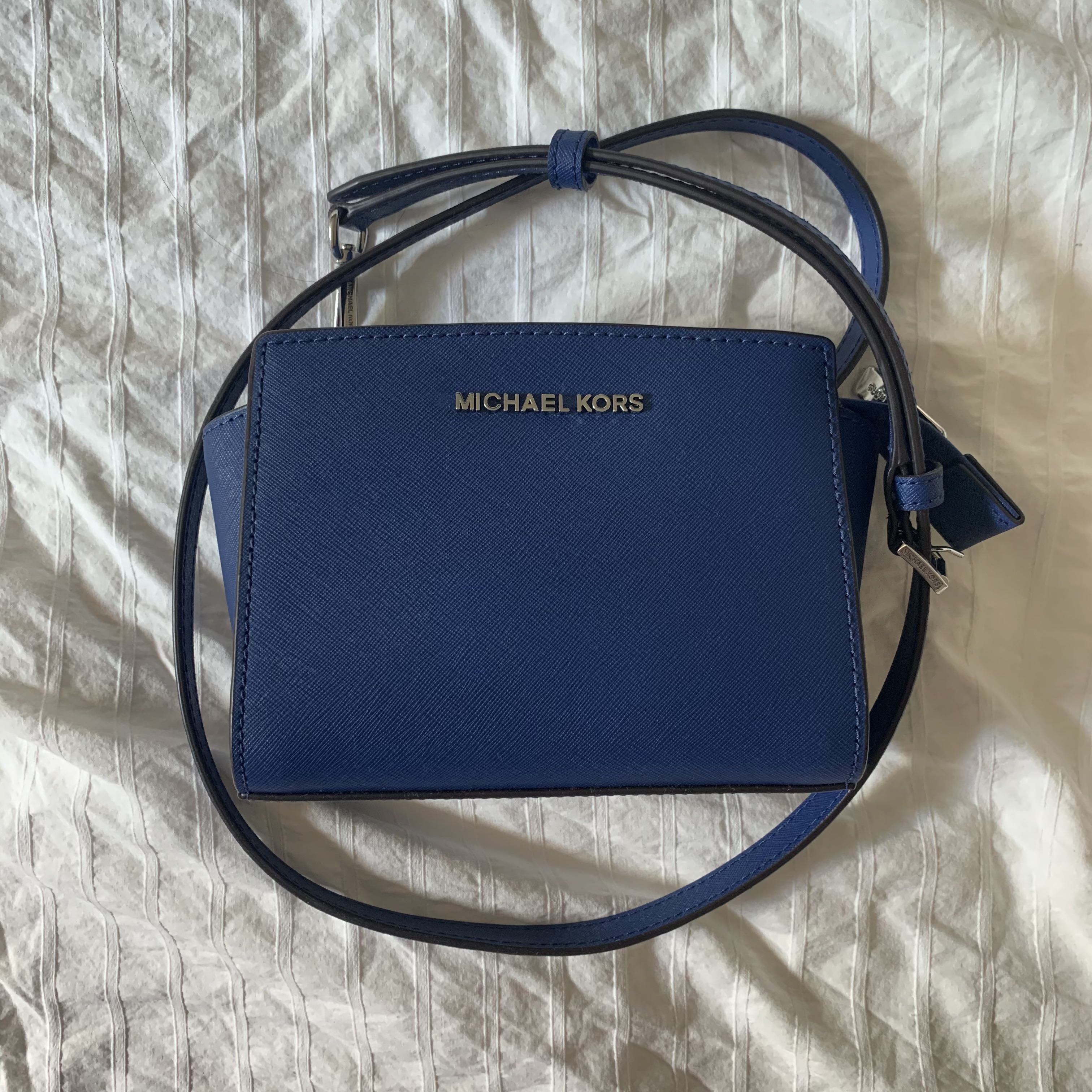 Michael Kors Selma Mini Sling Bag, Women's Fashion, Bags & Wallets ...