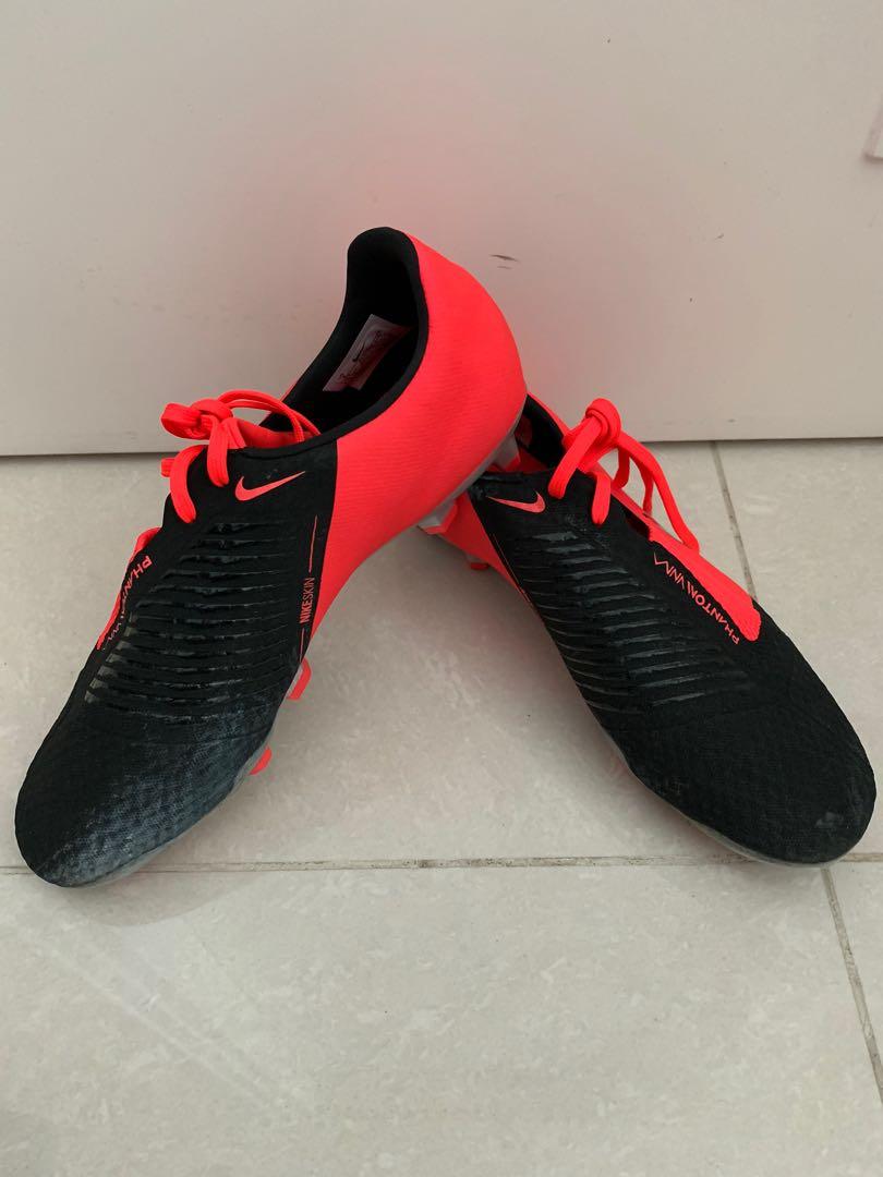 venom football boots