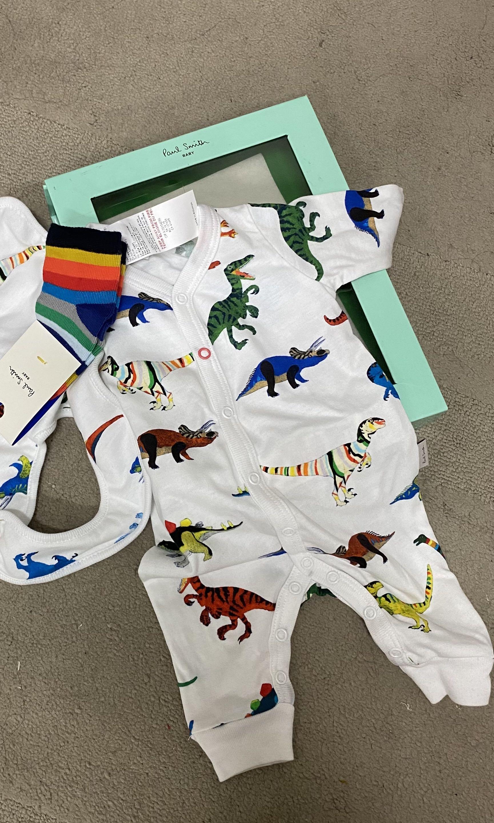 Breeze get annoyed Right Paul Smith Baby Gift Set Onesies Dinosaur 1 Month, Babies & Kids, Babies &  Kids Fashion on Carousell