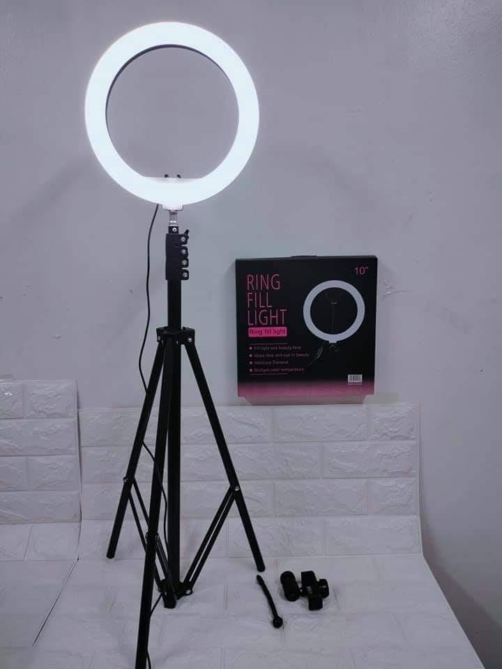 Ringlight 26cm (Category: Lighting) located in Quezon City. Submitted by kutiekath (Listing ID 1065622310, Image 1). Description: .