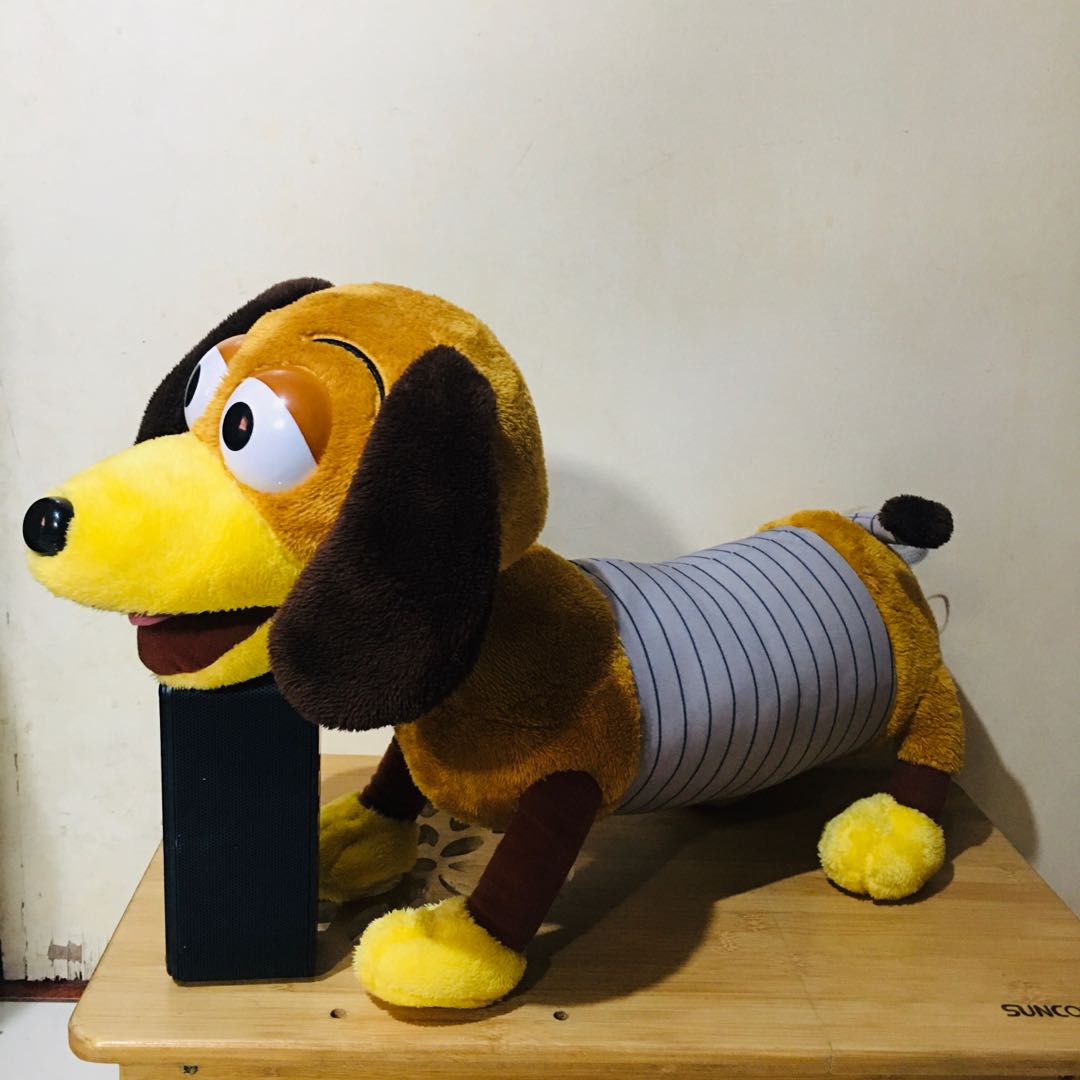 Slinky plush dog online