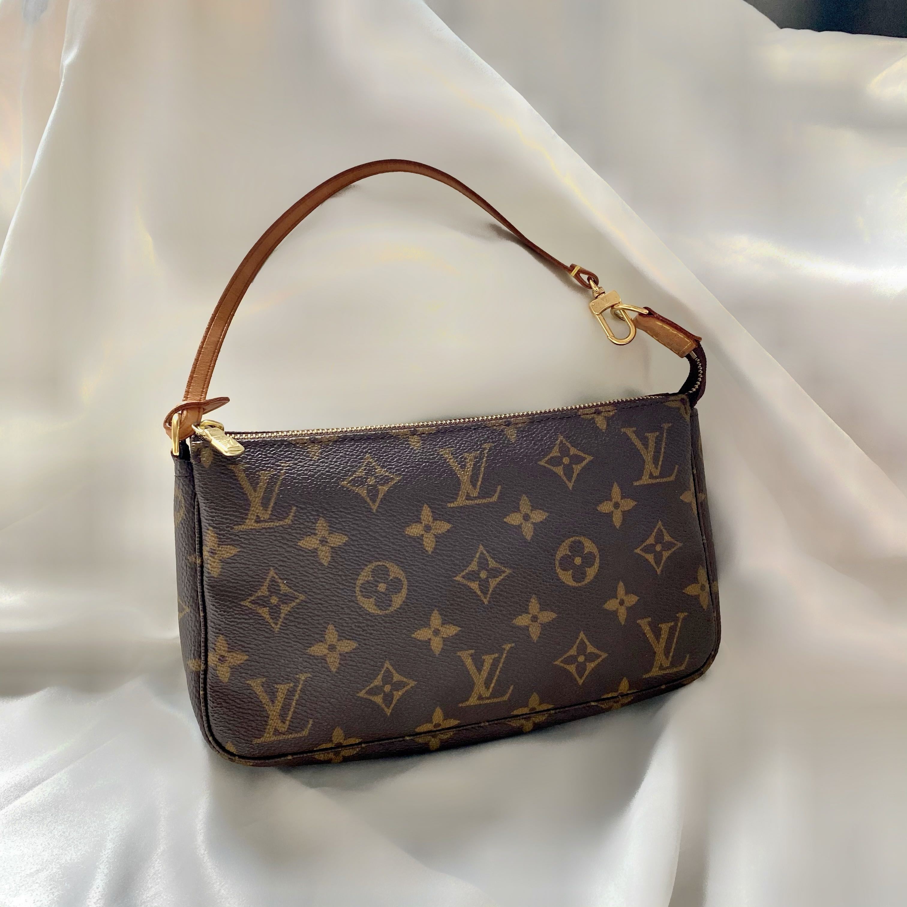 Vintage Louis Vuitton Pochette Accessoires, Women's Fashion, Bags