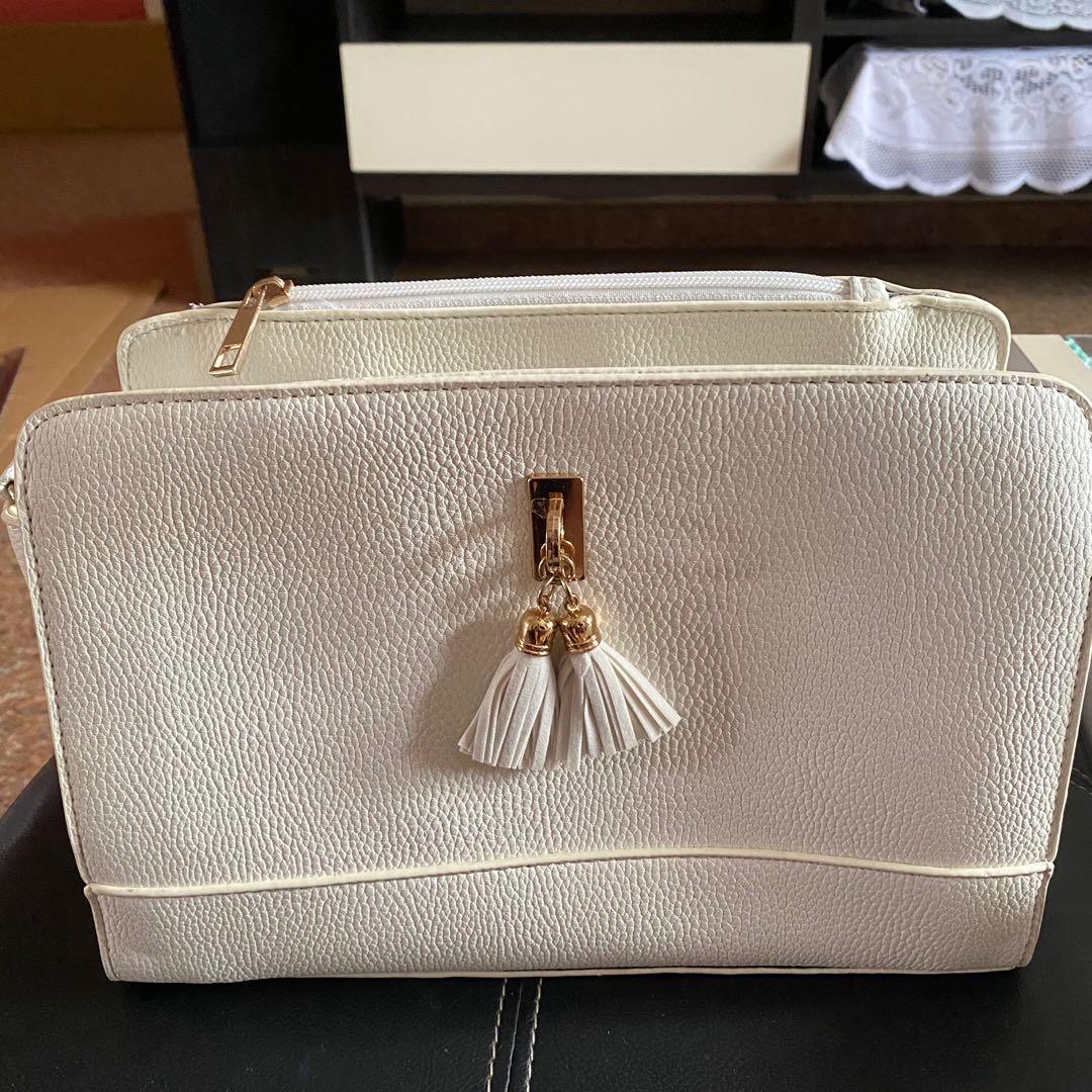 White online tassel bag