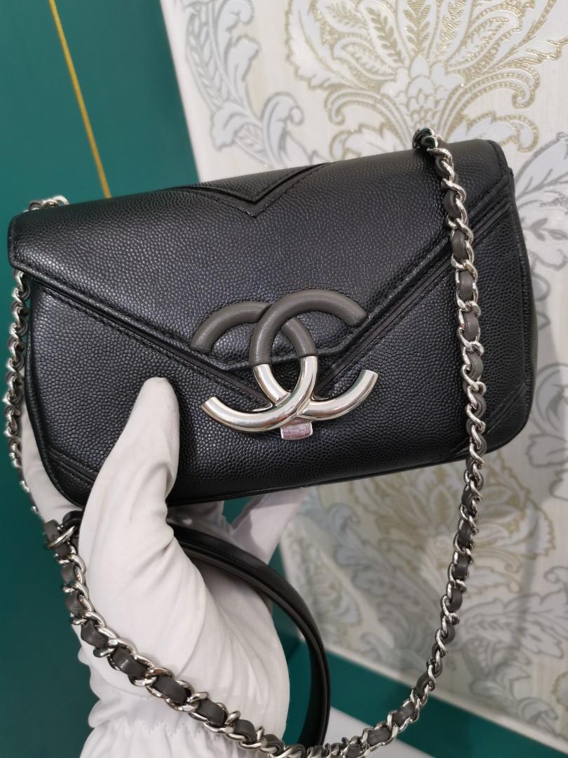 Chanel Macro Chevron Flap Bag, 名牌, 手袋及銀包- Carousell