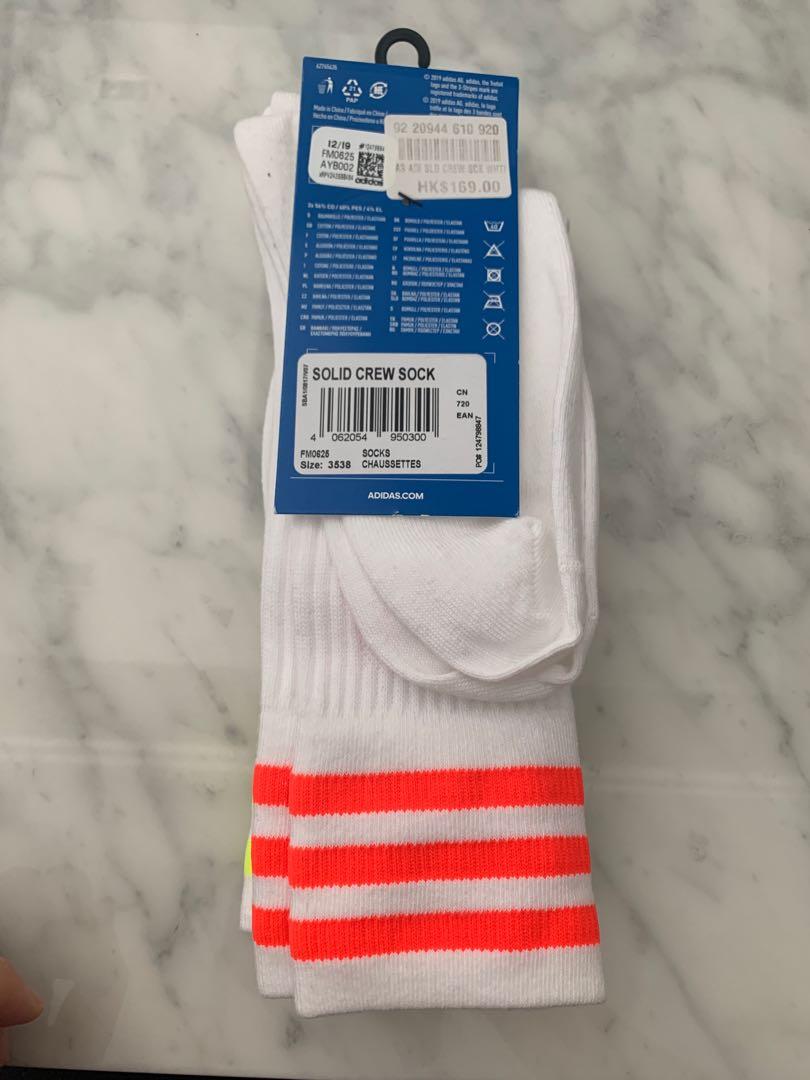Adidas solid crew socks （分類：襪褲襪）位於 Hong Kong。 由 ms_echow 提交（商品編號 1065838530，圖片 2）。簡介： Brand new adidas white crew socks with neon stripes。