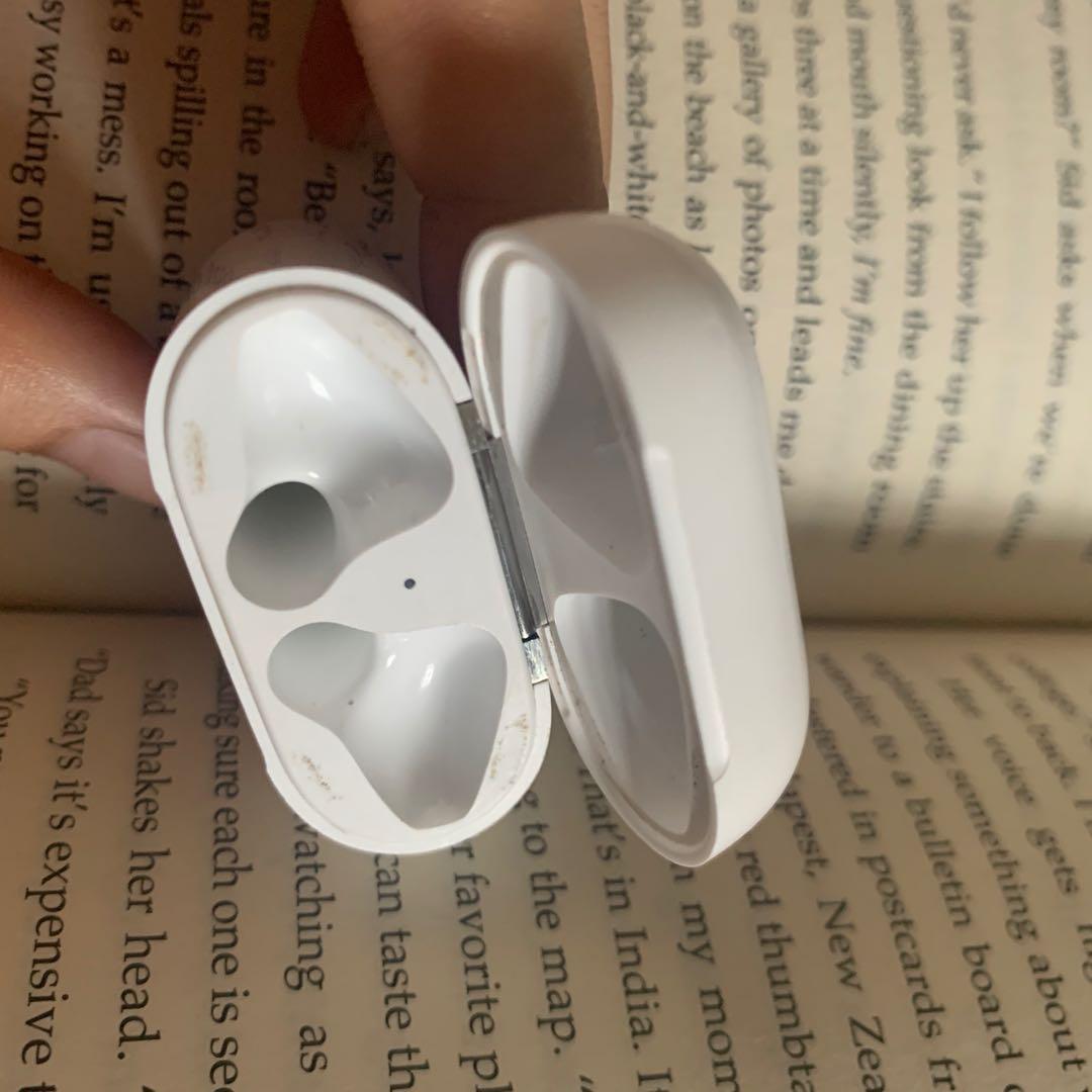 ‼️AirPods Charging Case ONLY‼️ (Category: Portable Audio Accessories) located in Mandaluyong City. Submitted by lady.lannister (Listing ID 1065792130, Image 2). Description: AirPods Charging Case ONLY!!! Works with Gen 1 or Gen 2 AirPods 💯 Original Fixed Price 😘 Replacement for your damaged or lost charging case ❤️ Disclaimer: Please make sure your AirPods are original ONLY!!! 😊.