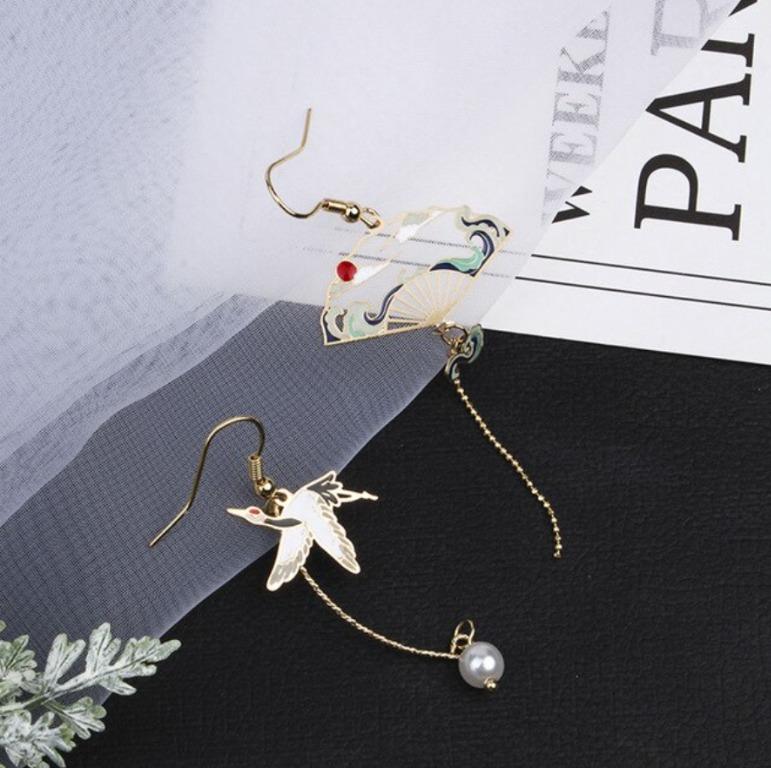 Chinese fan top earrings