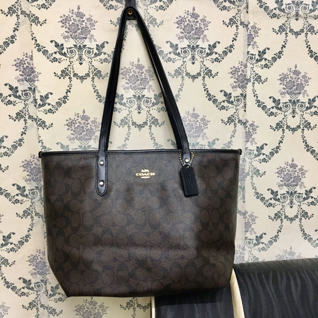 Coach hot sale medium tote