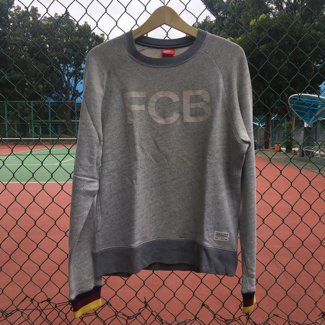nike crew neck with chains