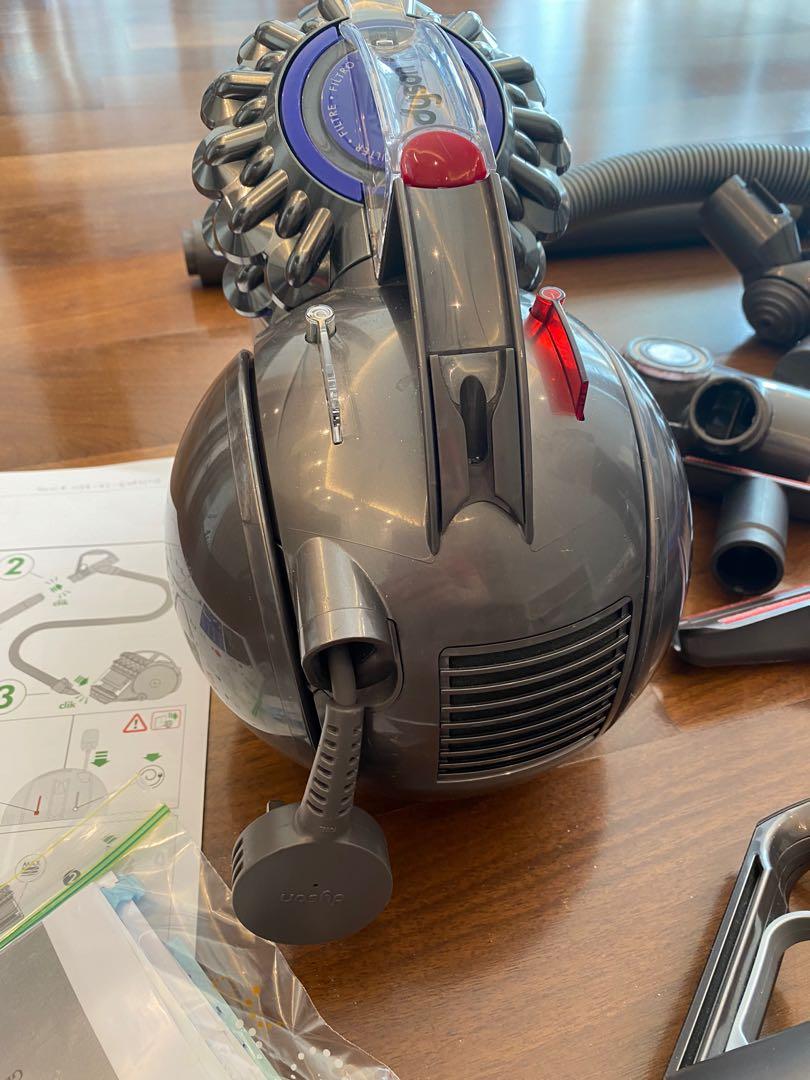 Dyson DC63 vacuum with whole set & manual, 傢俬＆家居, 其他, 家居