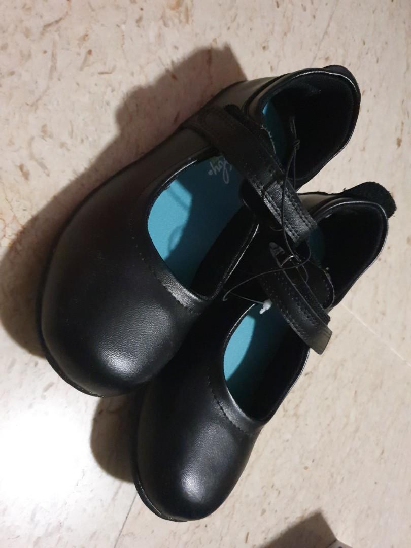 Girl S School Shoes Size 2 Brand New Babies Kids Girls Apparel 8 To 12 Years On Carousell