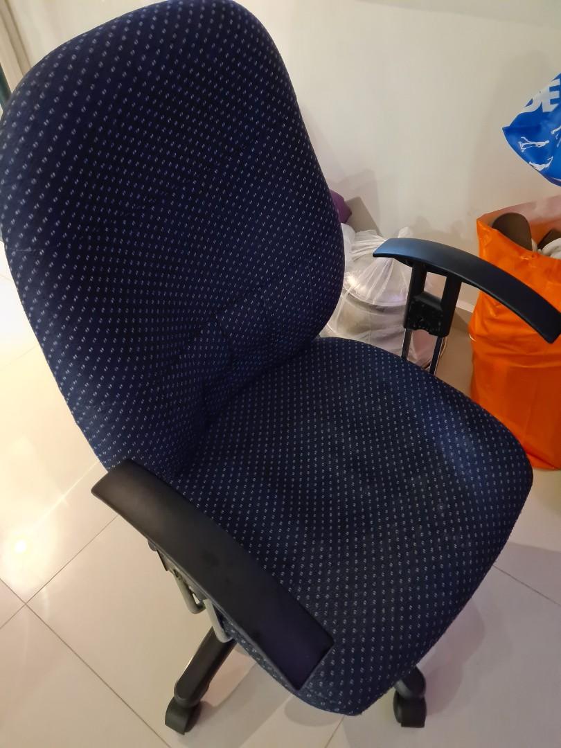 Delivery included - Good condition Vhive office chair, Furniture & Home Living, Furniture 