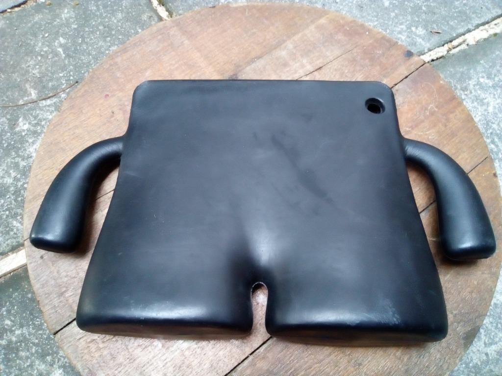 ipad 2 casing (Category: Cases & Covers) located in Kuala Lumpur. Submitted by jorel_pogi (Listing ID 1065783900, Image 2). Description: protect your ipad for damage including dirts.. shockproof and protect your kids for smashing in the face.. easy to clean and large handles...
