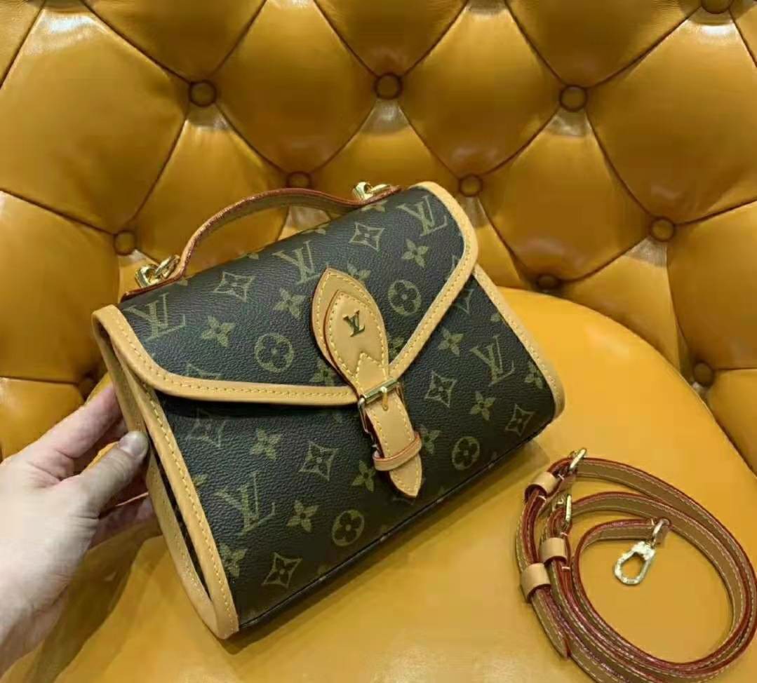 🌷 LV Ivy woc 2023!! , Luxury, Bags & Wallets on Carousell