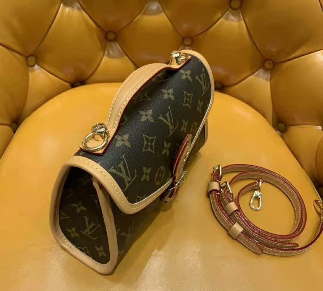 New release Louis Vuitton Ivy WOC defect bag 🤦🏾‍♀️ … #kbotlv #louisv