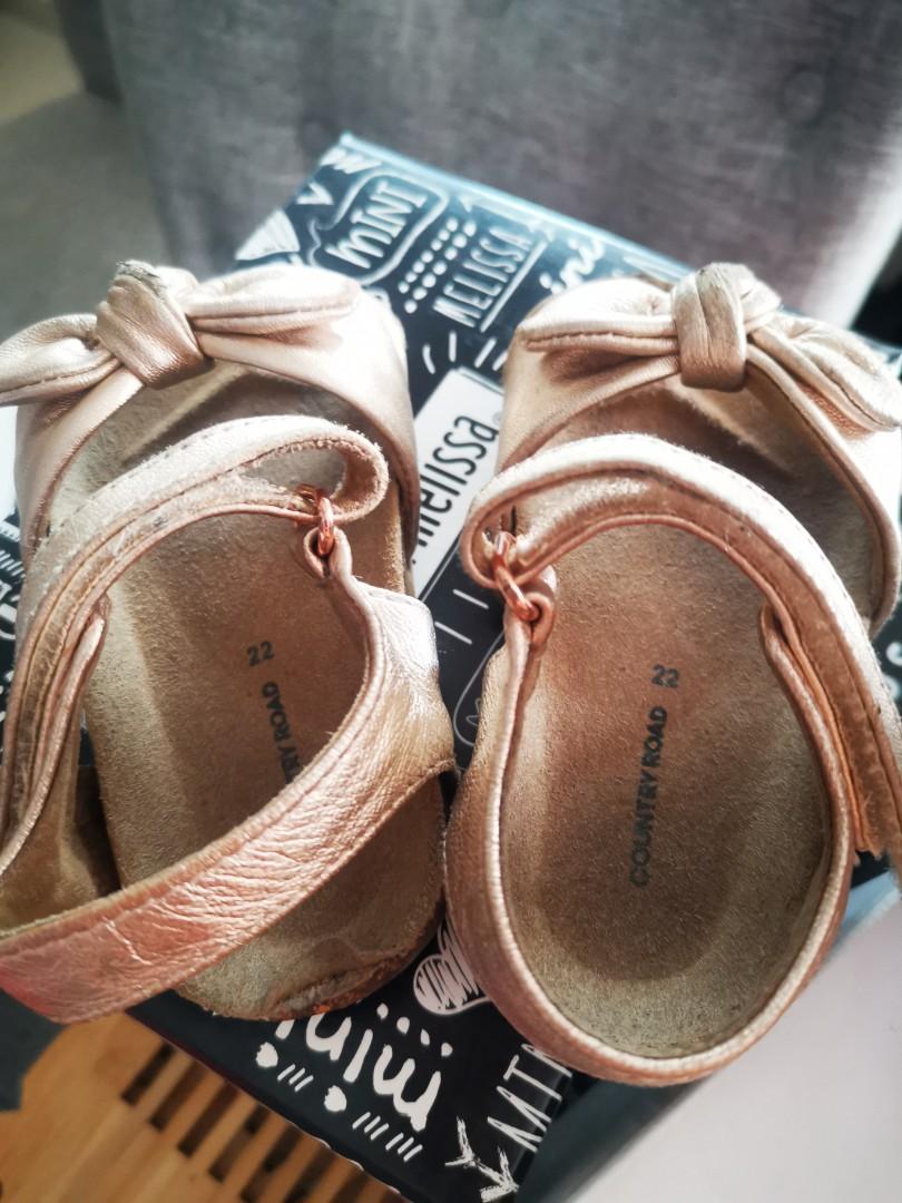 Girl sandals 217 hotsell