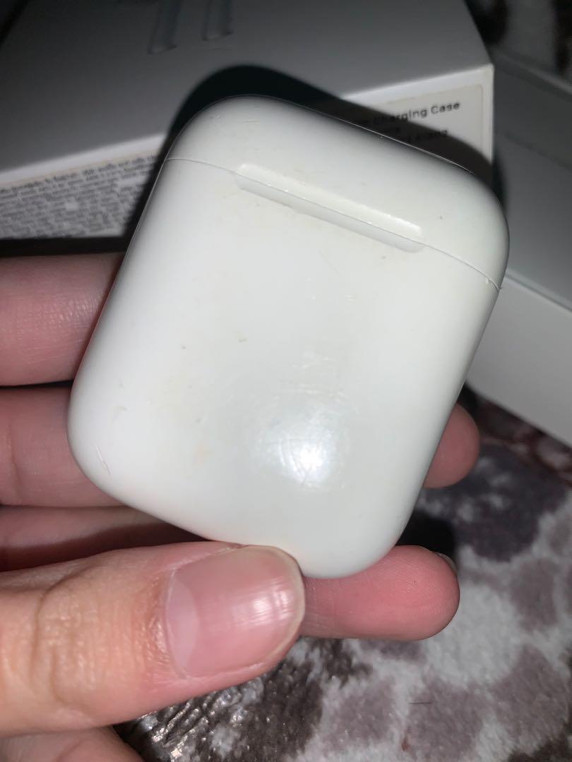 100 Apple Airpod Charging case, it works but it has scratches and the