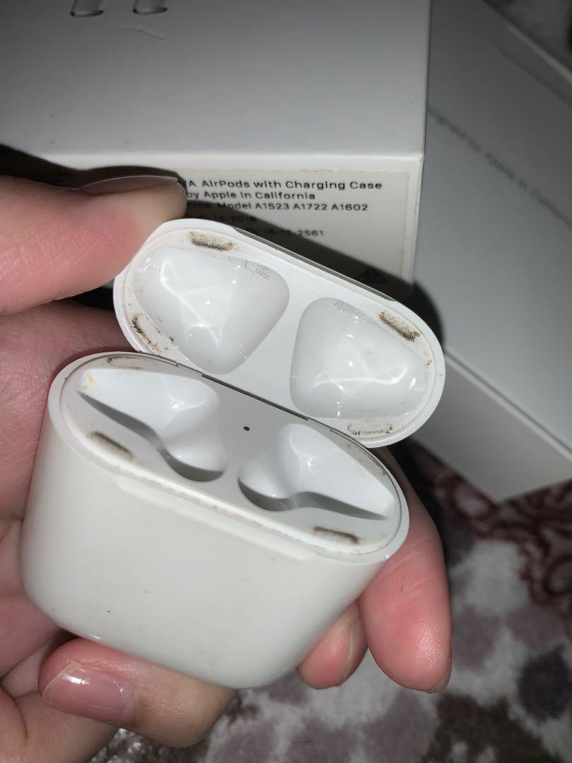 100 Apple Airpod Charging case, it works but it has scratches and the