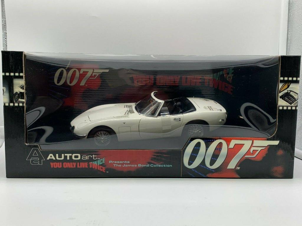 オートアート 1/18 映画007 TOYOTA 2000GT ボンドカー - ミニカー