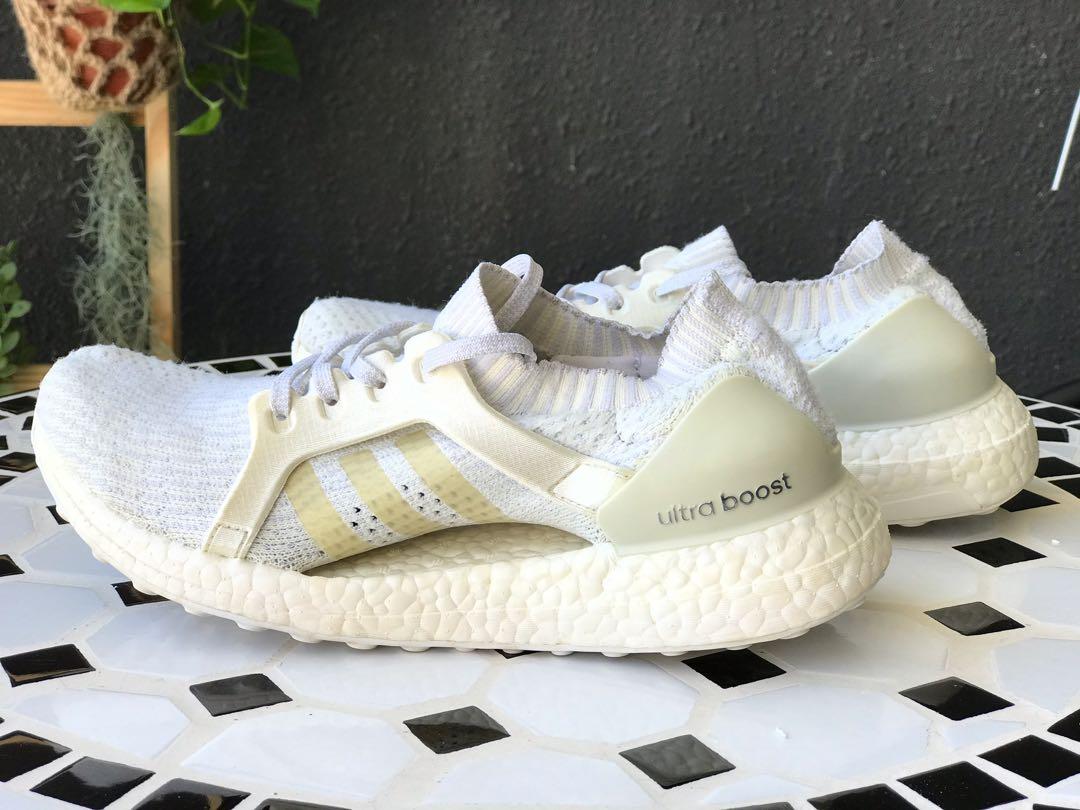 Adidas ultra boost 2025 x triple white