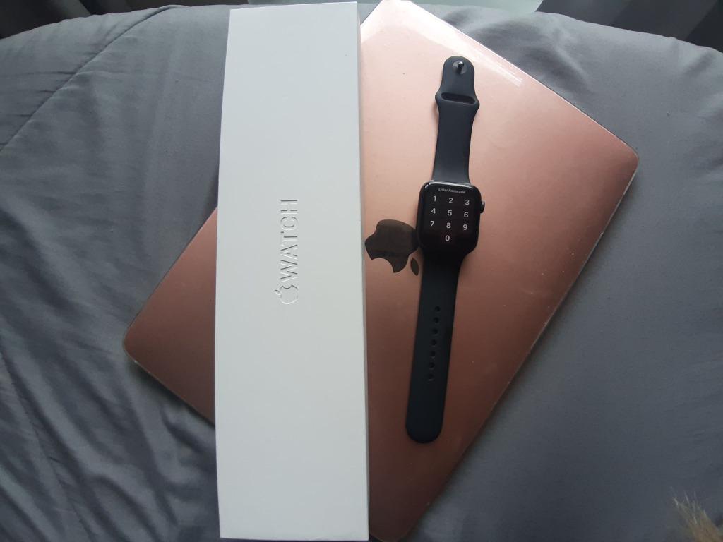 Apple Watch Space Gray Aluminum Case with Solo Loop Audio