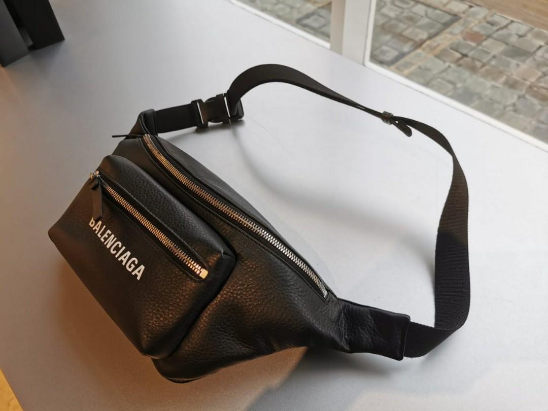 Pouch bag balenciaga new arrivals