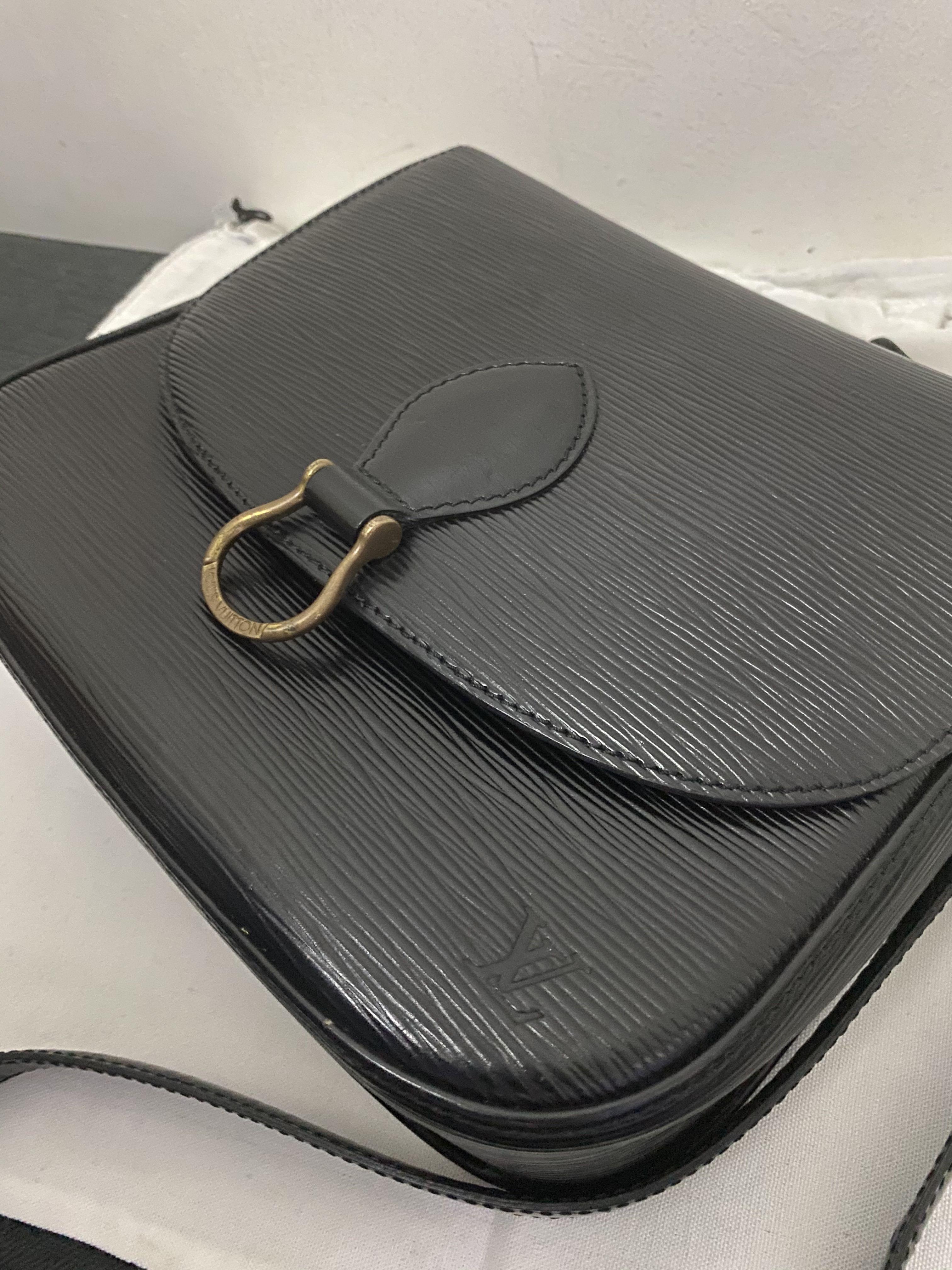 Authentic LV Epi St. Cloud (Category: Luxury Bags & Wallets) located in Cavite. Submitted by amazingrachell (Listing ID 1066031790, Image 1). Description: Malinis outside and inside Issue: peeling on pockets but not sticky. RFS: decluterring my personal used lv bag. Location: Cavite Delivery: lalamove lbc, j&t and other courier to be pay by buyer. Price is negotiable for sure buyer. .