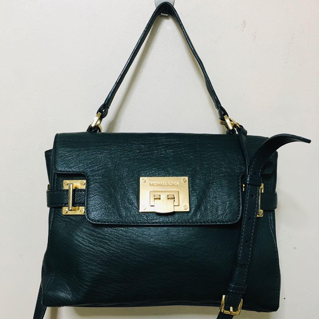 Authentic Michael Kors Bag (Category: Luxury Bags & Wallets) located in Manila. Submitted by bagsetcetera (Listing ID 1066027848, Image 1). Description: No issues Normal signs of use.