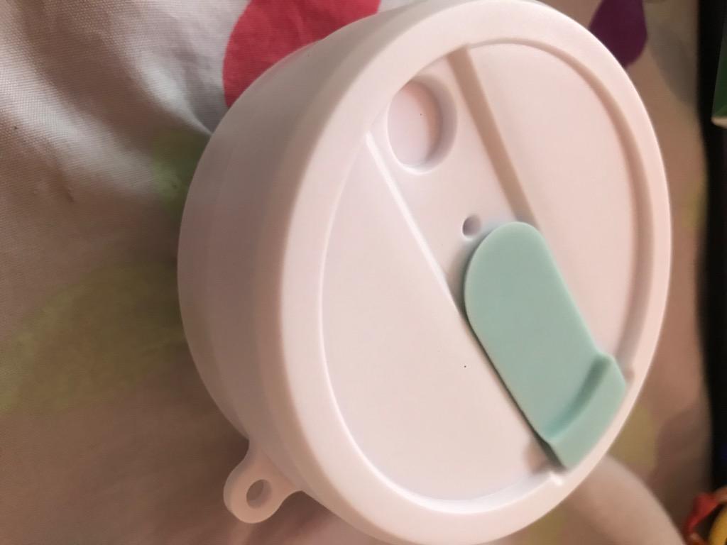 Collapsible Starbucks Cup (Category: Water Bottles & Tumblers) located in Manila. Submitted by amseller8 (Listing ID 1066044164, Image 3). Description: Good for hot&cold Silicone rubber coffee cup 473ml With straw & foldable .
