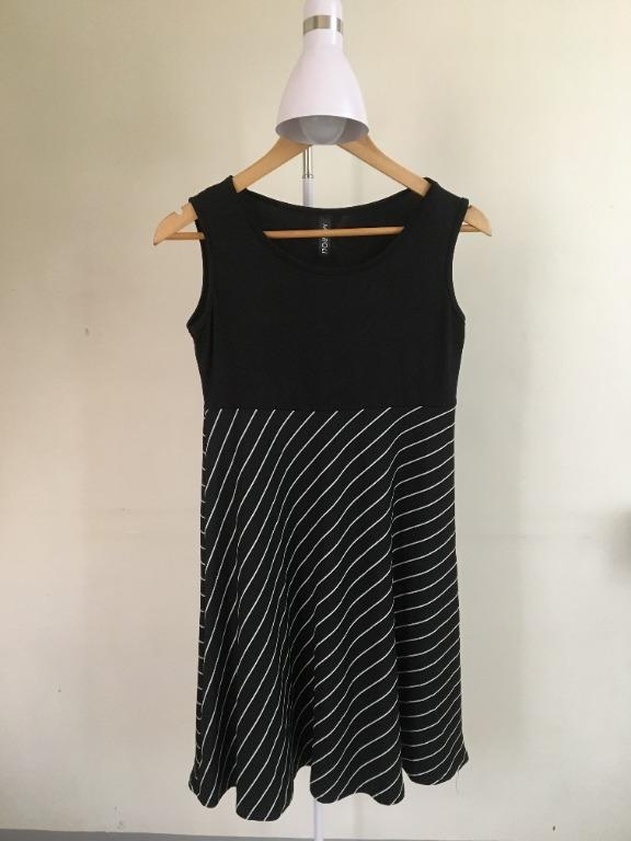 Comfy Little Black Dress (Category: Dresses) located in Bacoor. Submitted by paradyssa (Listing ID 1066093392, Image 1). Description: Easy to wear minimalist black dress. Super comfy!! No size on tag Fits S-M frame Used once :) Perfect condition :).