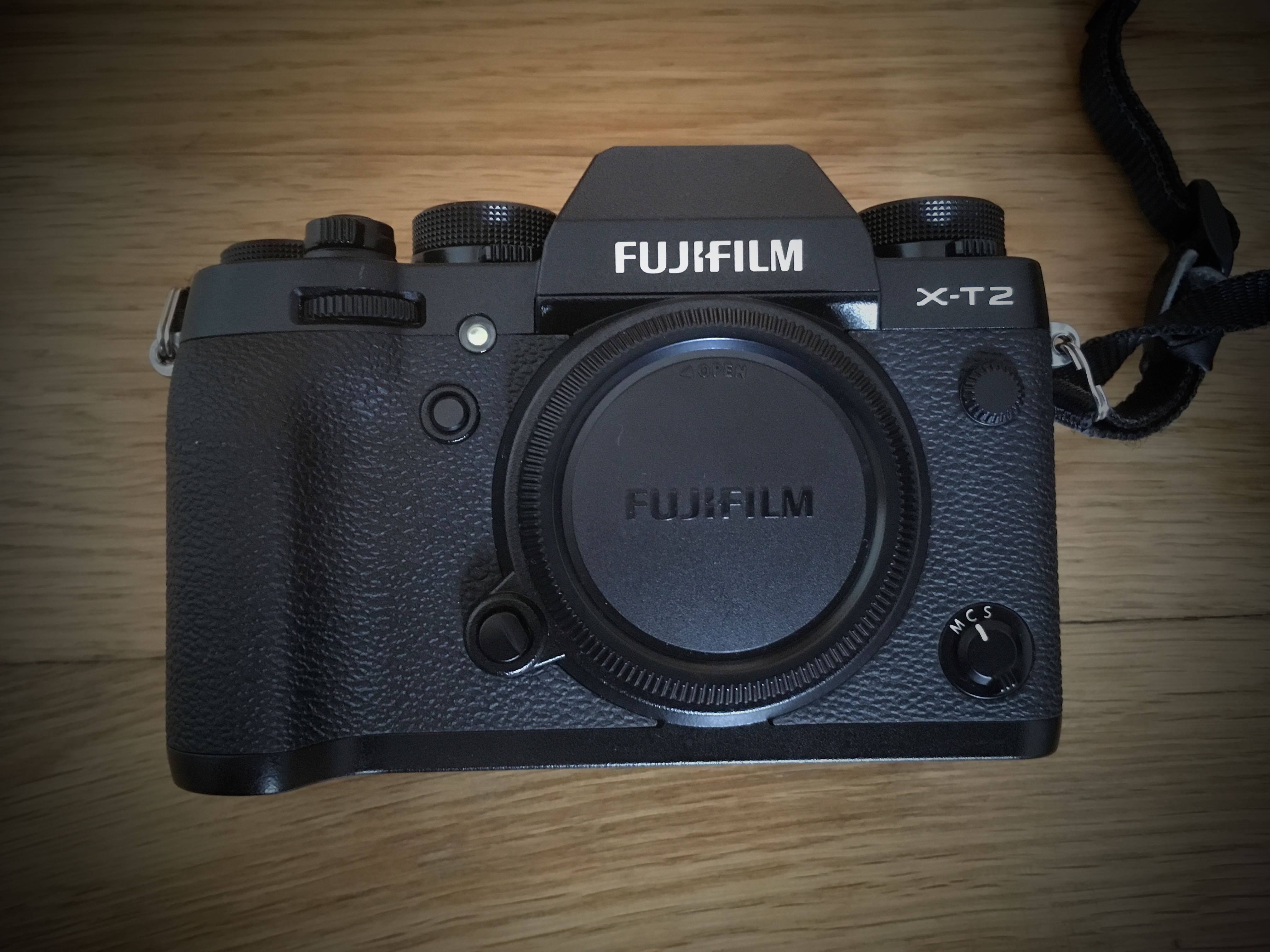 Fuji XT2 mirrorless (boxed), Photography, Cameras on Carousell