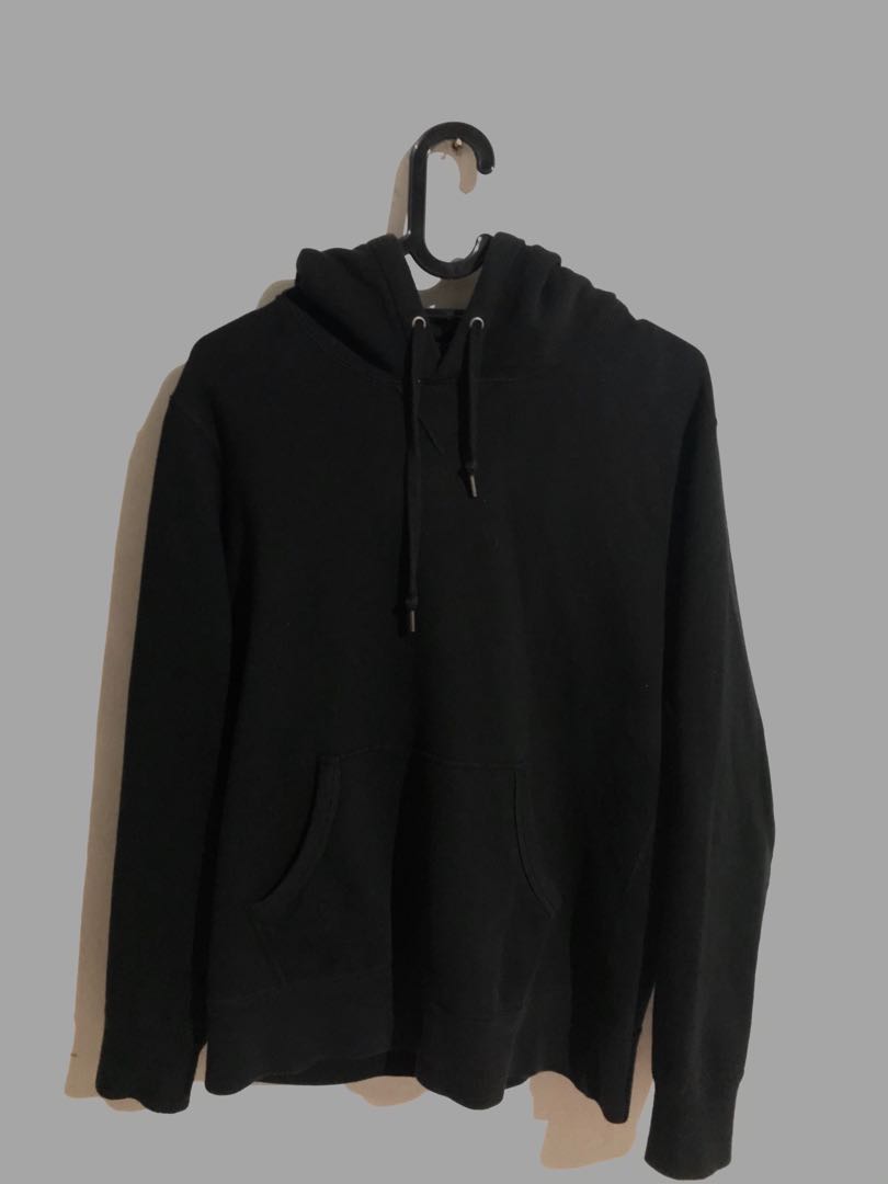 Uniqlo store hoodie black