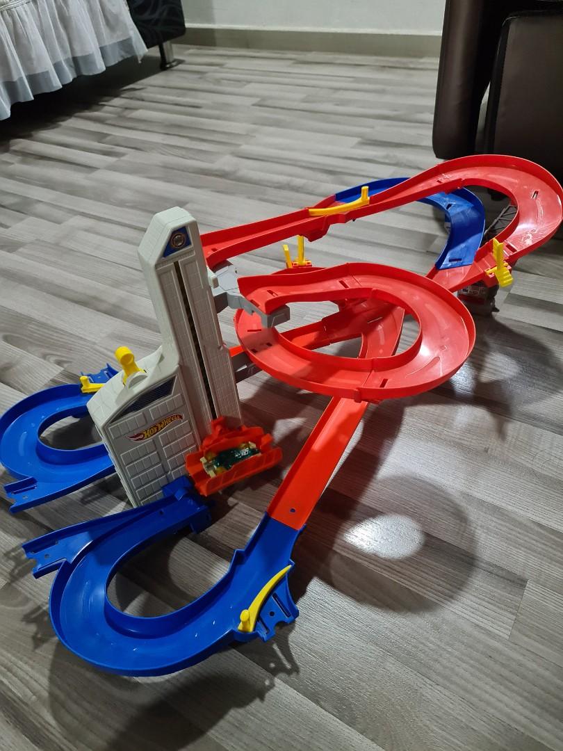 Hot wheels track with Auto lift expressway, Babies & Kids, Infant