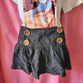 Kamiseta black mini skirt buttons