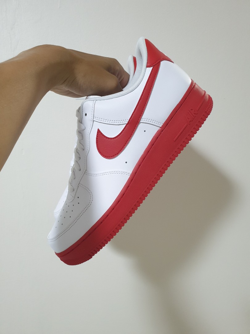 red sole nike