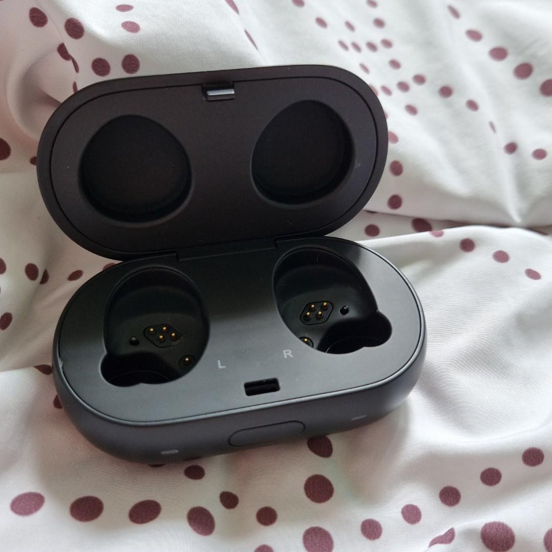 Gear iconx 2018 case sale