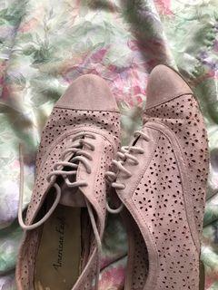 Sepatu pink American eagle